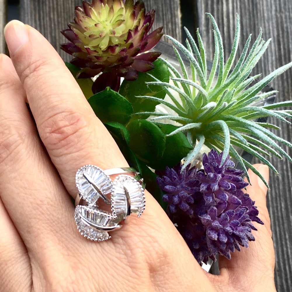 Stunning Three Leaves Silver Ring Size 8